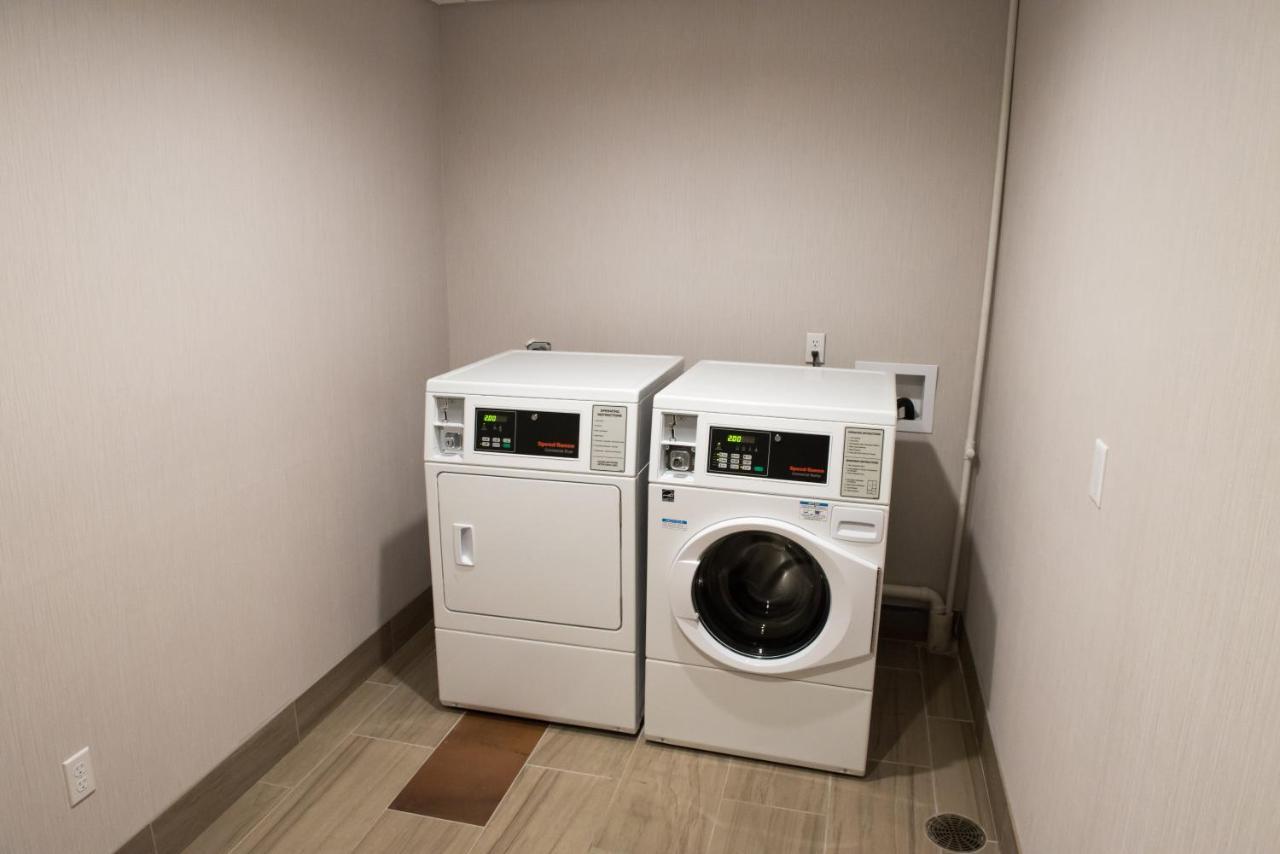 Holiday Inn Express & Suites Dayton North - Vandalia By Ihg Eksteriør bilde